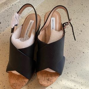 Womens Sz 7.5 Saks Fifth Avenue Wedge Heels